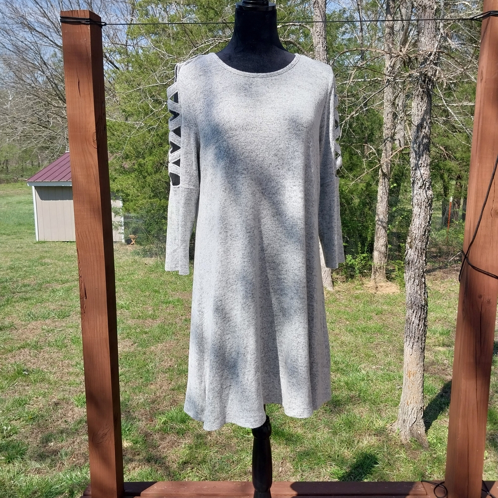 A. Byer Light Gray Long Sleeve Knit Dress with Shoulder Cutouts